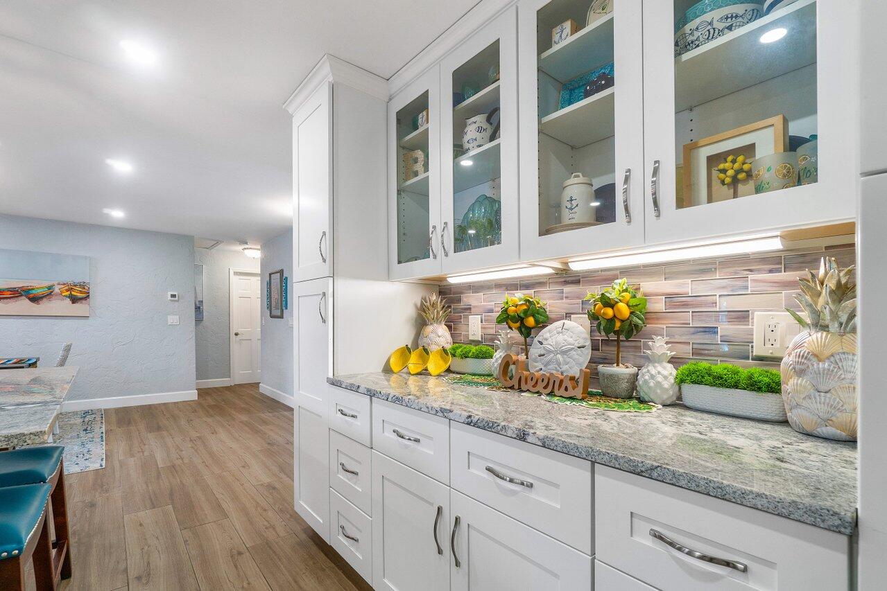 130 Riviera Drive Riviera Beach, FL 33404 - Photo 23 of 68 Kitchen