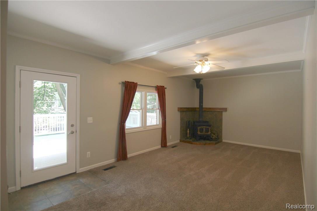 471 West Maryknoll Road Rochester, MI 48309 - Photo 10 of 33 Family Room with door leading to the beautiful deck and backyard.