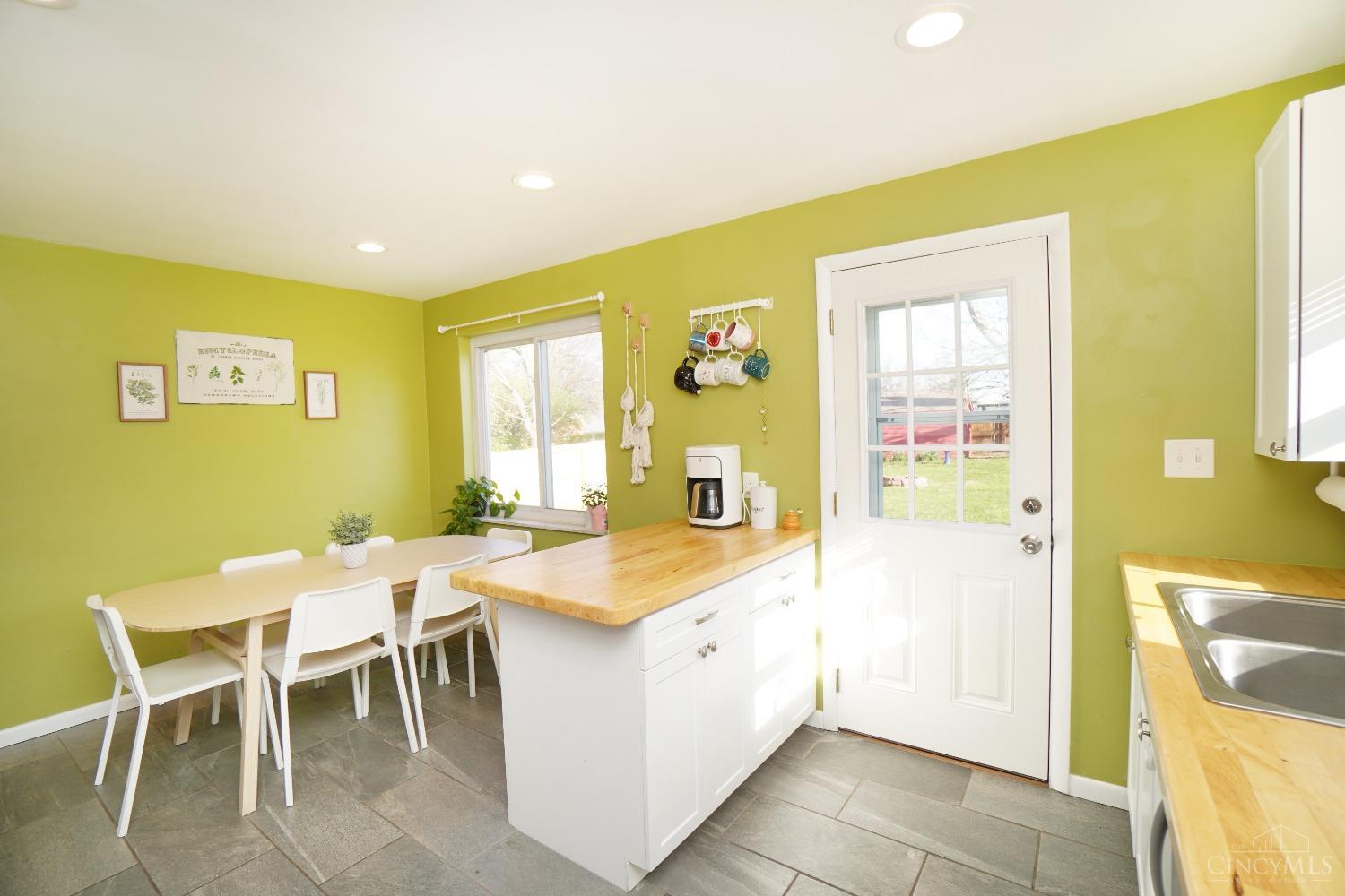 3346 Alexis Road Cincinnati, OH 45239 - Photo 13 of 38