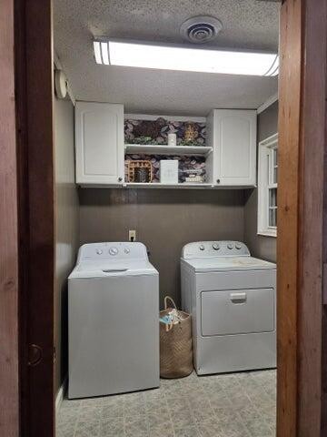 2596 Keith Valley Road Southeast Cleveland, TN 37323 - Photo 24 of 24 a utility room with dryer and washer