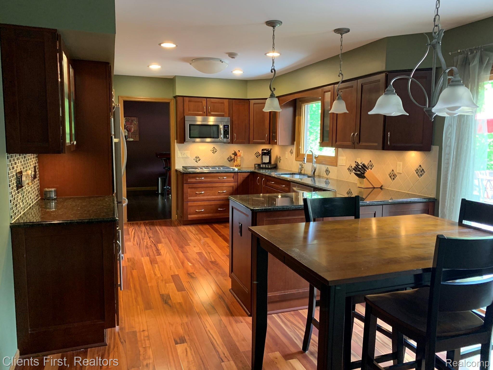 31231 Country Ridge Circle Farmington, MI 48331 - Photo 28 of 73 IMG_1720.JPEG