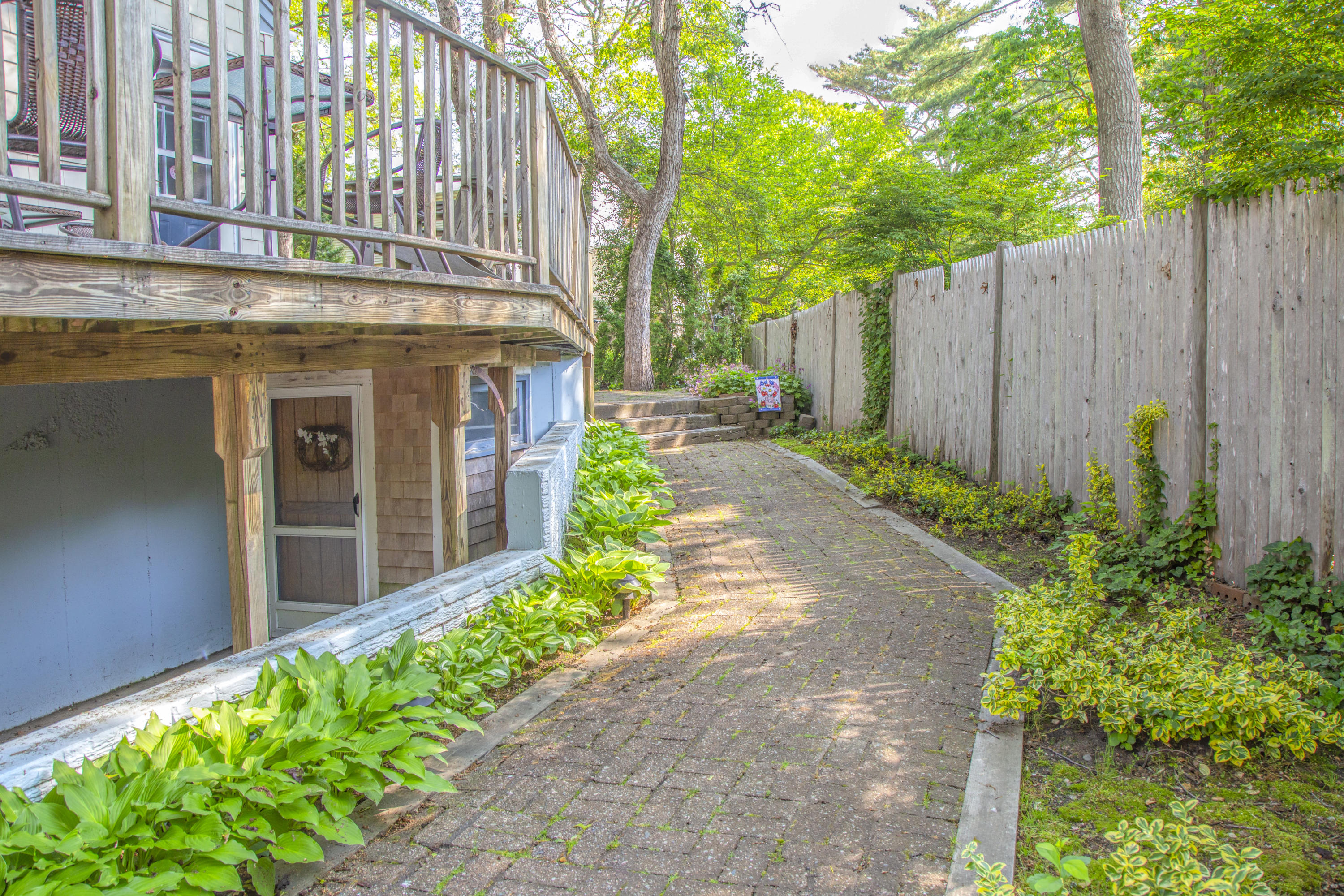 34 Edgewood Road Hyannis, MA 02601 - Photo 5 of 37 34 Edith Hyannis 019