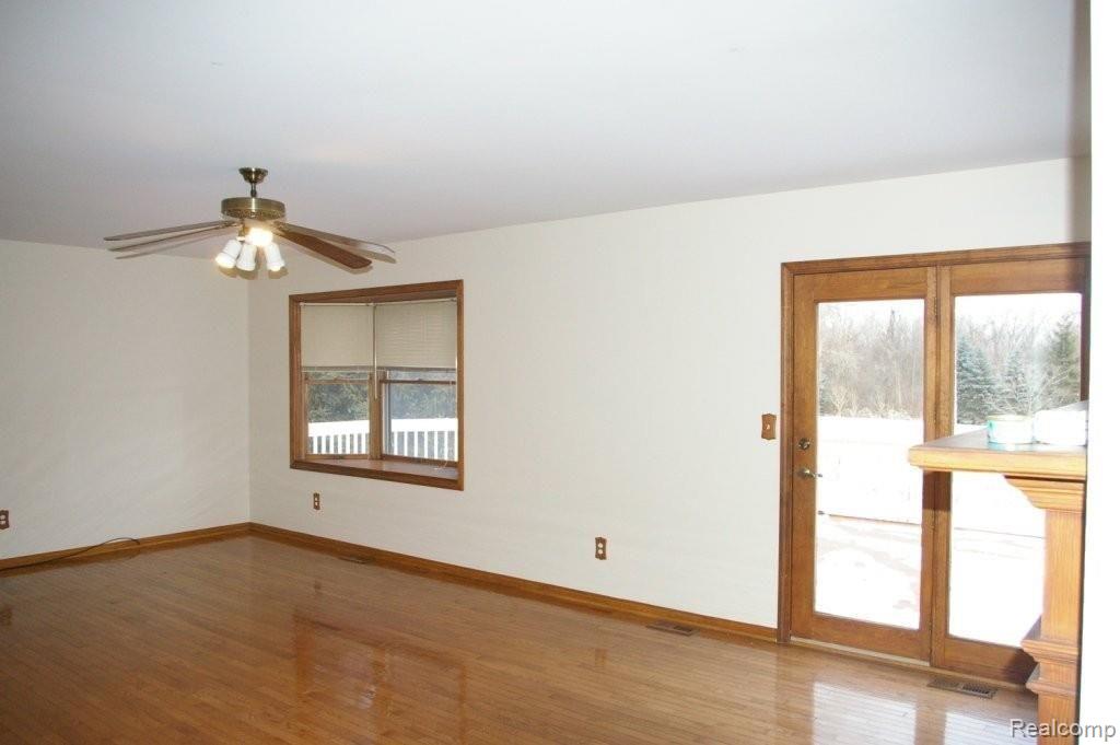3701 Donaldson Road Rochester, MI 48307 - Photo 4 of 11 Great room2.JPG