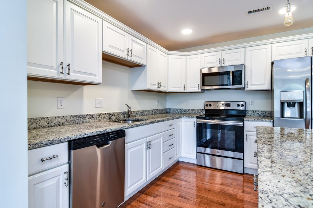 18 Eagle Nest Road, Unit 554 Clinton, MA 01510 - Photo 2 of 20 Gallery Image 2