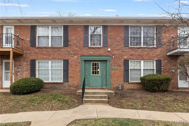 $62,500 | 444 Chapel Ridge Drive, Unit F, Hazelwood, MO 63042