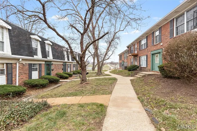 $62,500 | 444 Chapel Ridge Drive, Unit F, Hazelwood, MO 63042