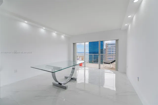 $3,000 | 1950 South Ocean Drive, Unit 19A, Hallandale Beach, FL 33009
