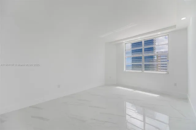 $3,000 | 1950 South Ocean Drive, Unit 19A, Hallandale Beach, FL 33009