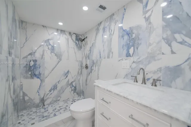 $3,000 | 1950 South Ocean Drive, Unit 19A, Hallandale Beach, FL 33009