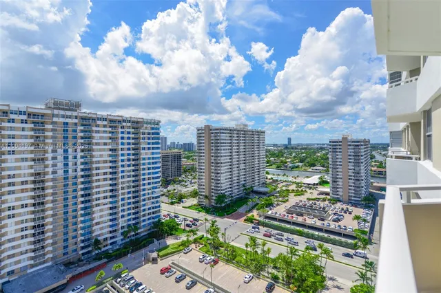 $3,000 | 1950 South Ocean Drive, Unit 19A, Hallandale Beach, FL 33009