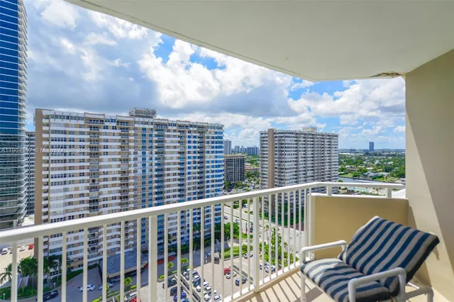 $3,000 | 1950 South Ocean Drive, Unit 19A, Hallandale Beach, FL 33009