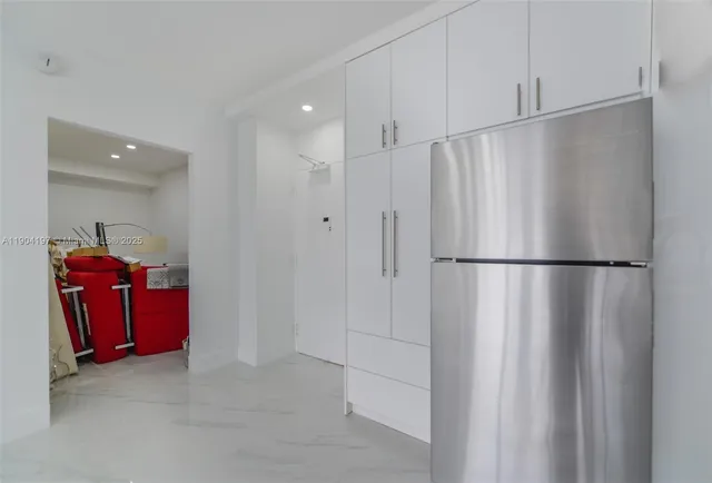 $3,000 | 1950 South Ocean Drive, Unit 19A, Hallandale Beach, FL 33009