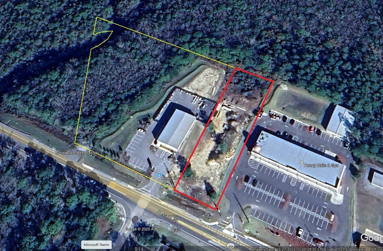 779 Highway 20 Freeport, FL 32439 - Photo 6 of 10 a view of a building with a tree