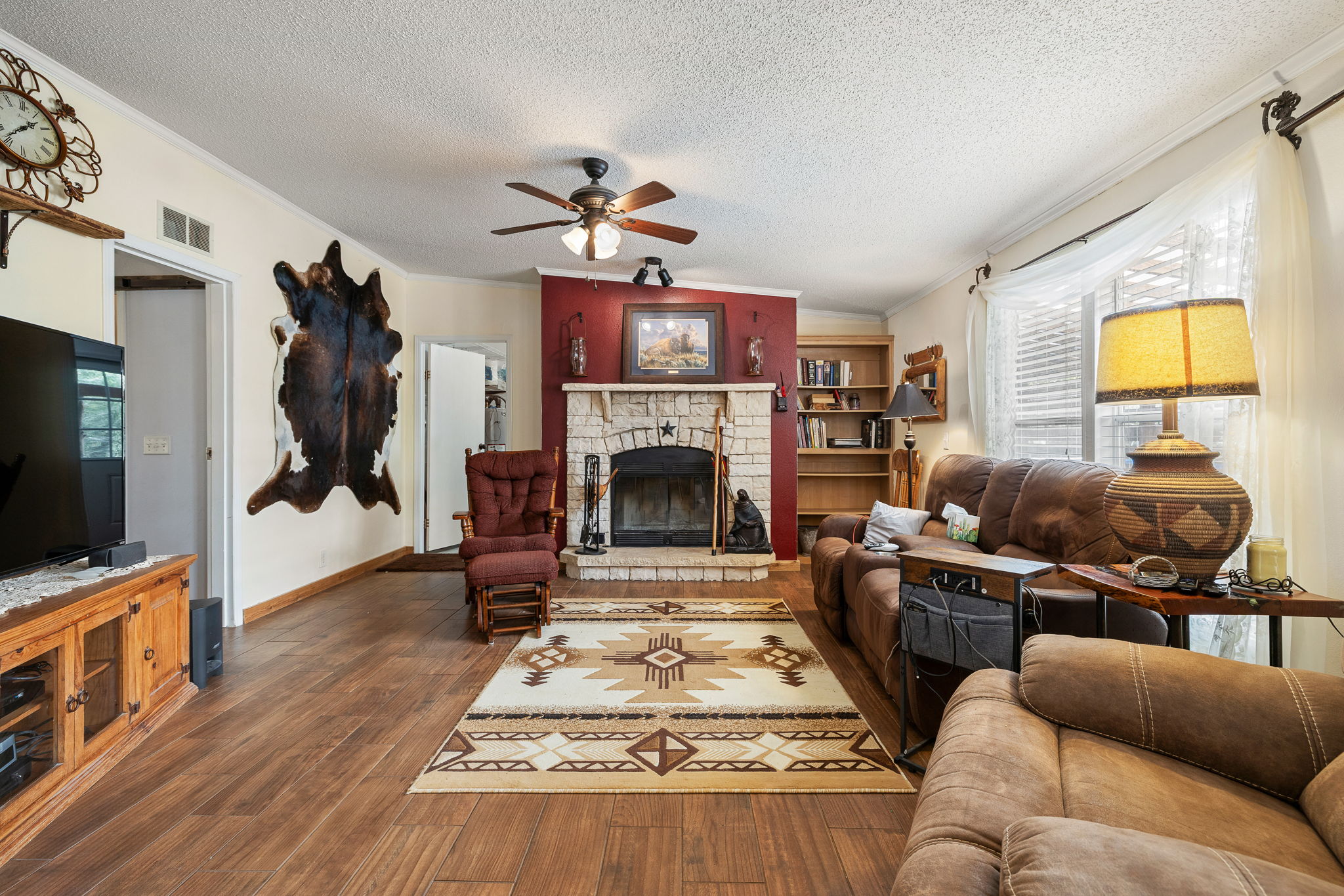 541 Hidden Oaks Drive Elgin, TX 78621 - Photo 23 of 40 What a comfortable, cozy space!