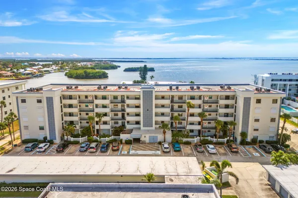 a view of building with yard