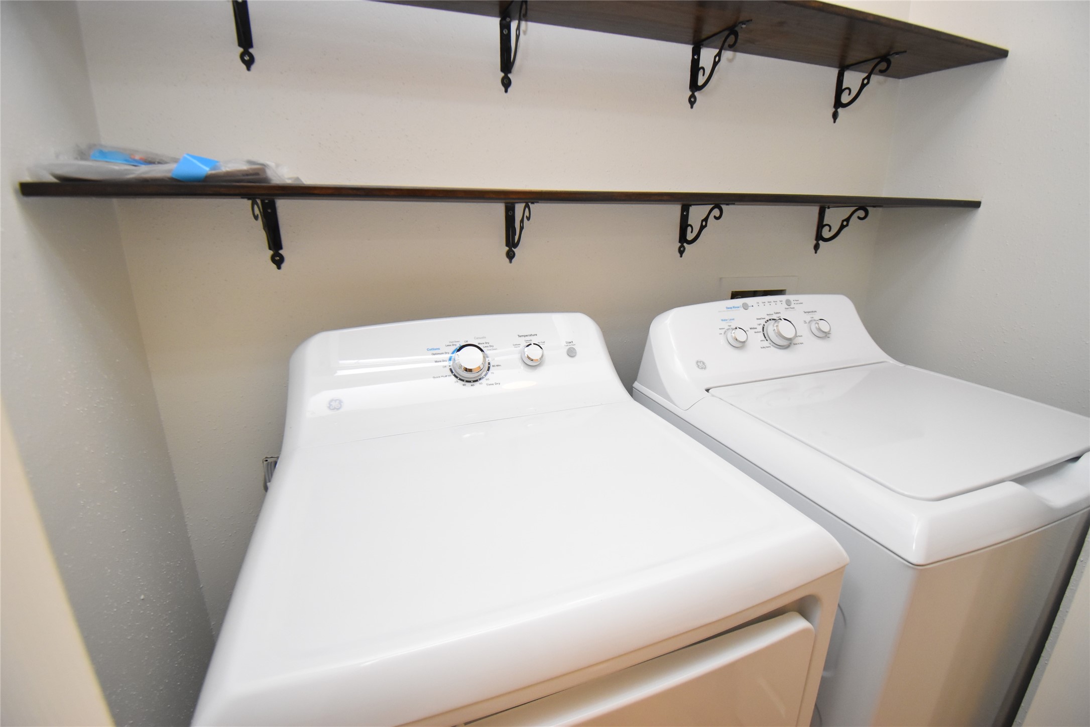4040 San Felipe Street, Unit 155 Houston, TX 77027 - Photo 10 of 15 a utility room with dryer and washer