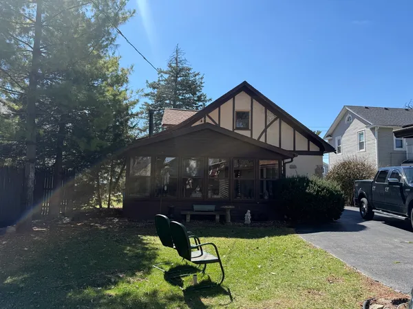 $235,000 | 919 West Galena Boulevard, Aurora, IL 60506