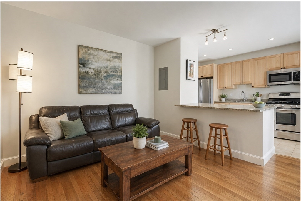 130 Myrtle Street, Unit 5 Boston, MA 02114 - Photo 3 of 6