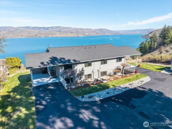 $755,000 | 4056 Lakeview Place, Unit 2B, Chelan, WA 98816