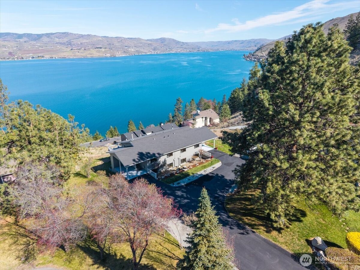 4056 Lakeview Place, Unit 2B Chelan, WA 98816 - Photo 2 of 40