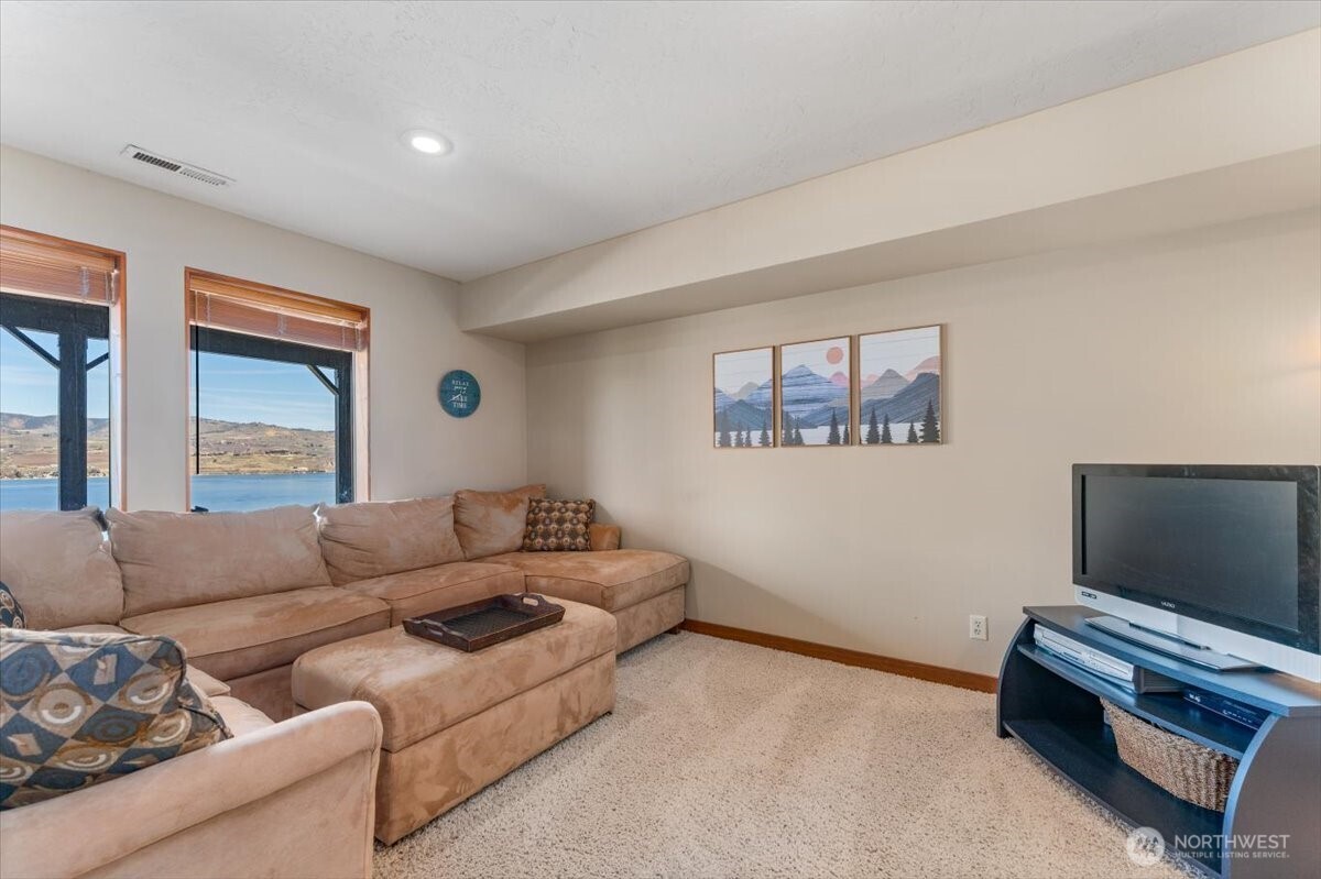 4056 Lakeview Place, Unit 2B Chelan, WA 98816 - Photo 27 of 40