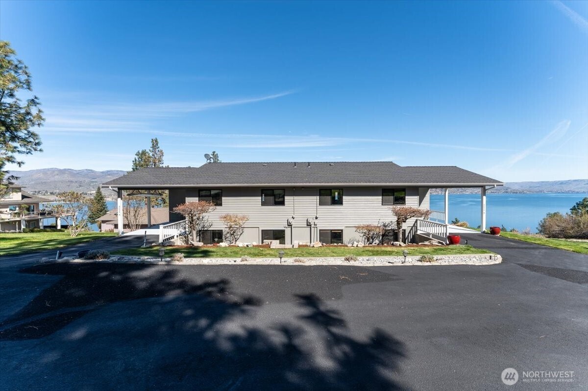 4056 Lakeview Place, Unit 2B Chelan, WA 98816 - Photo 4 of 40