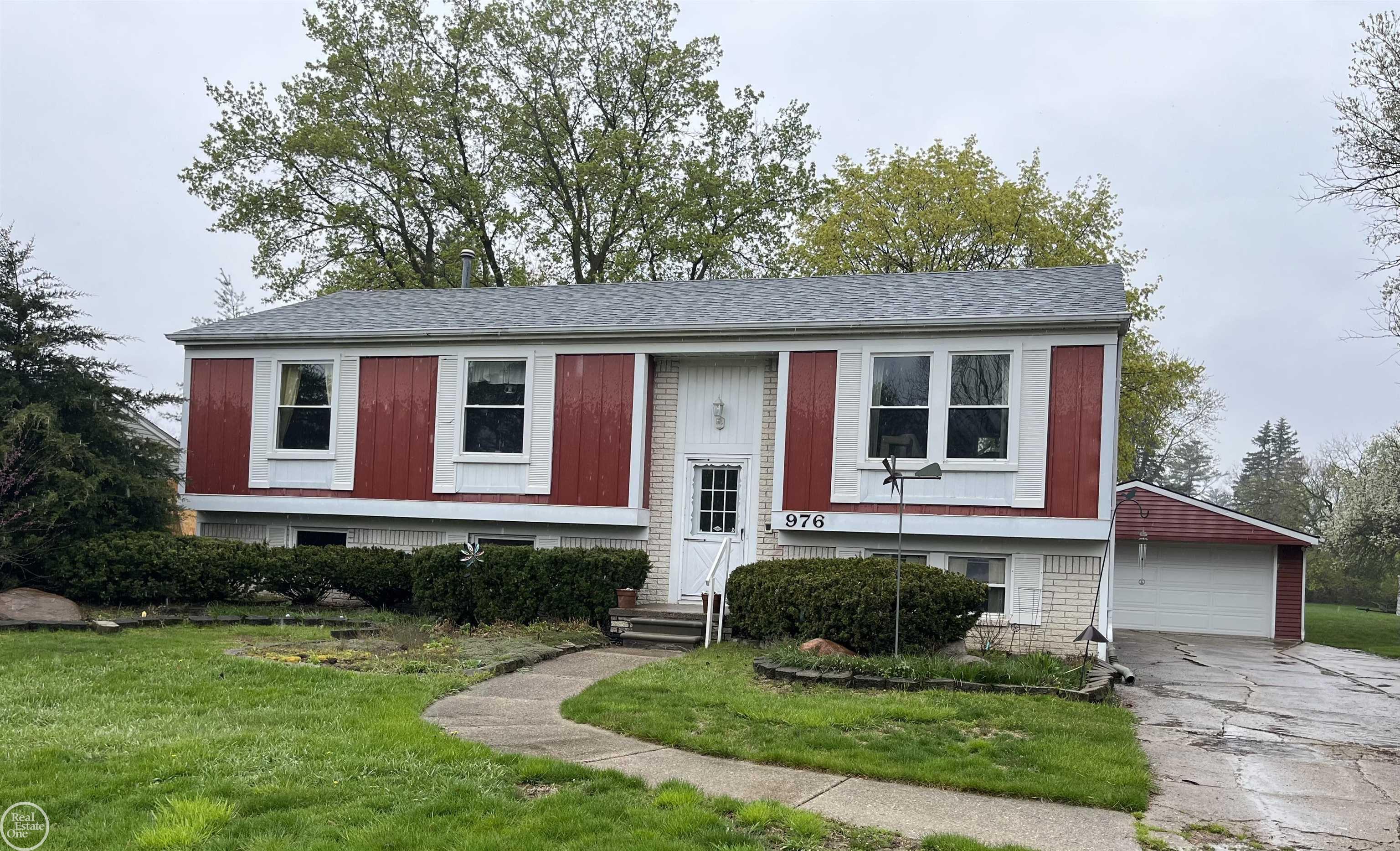 976 Hadley Road Rochester Hills, MI 48307 - Photo 1 of 26