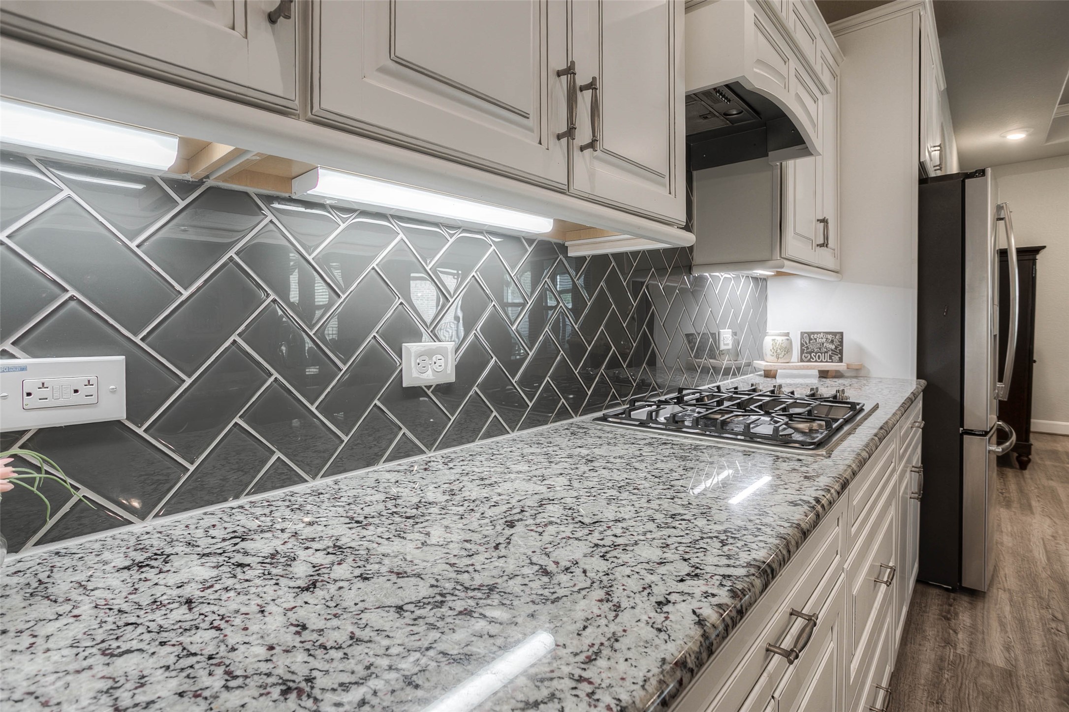 5757 Lakeside Villas Court Conroe, TX 77304 - Photo 11 of 50 a kitchen view