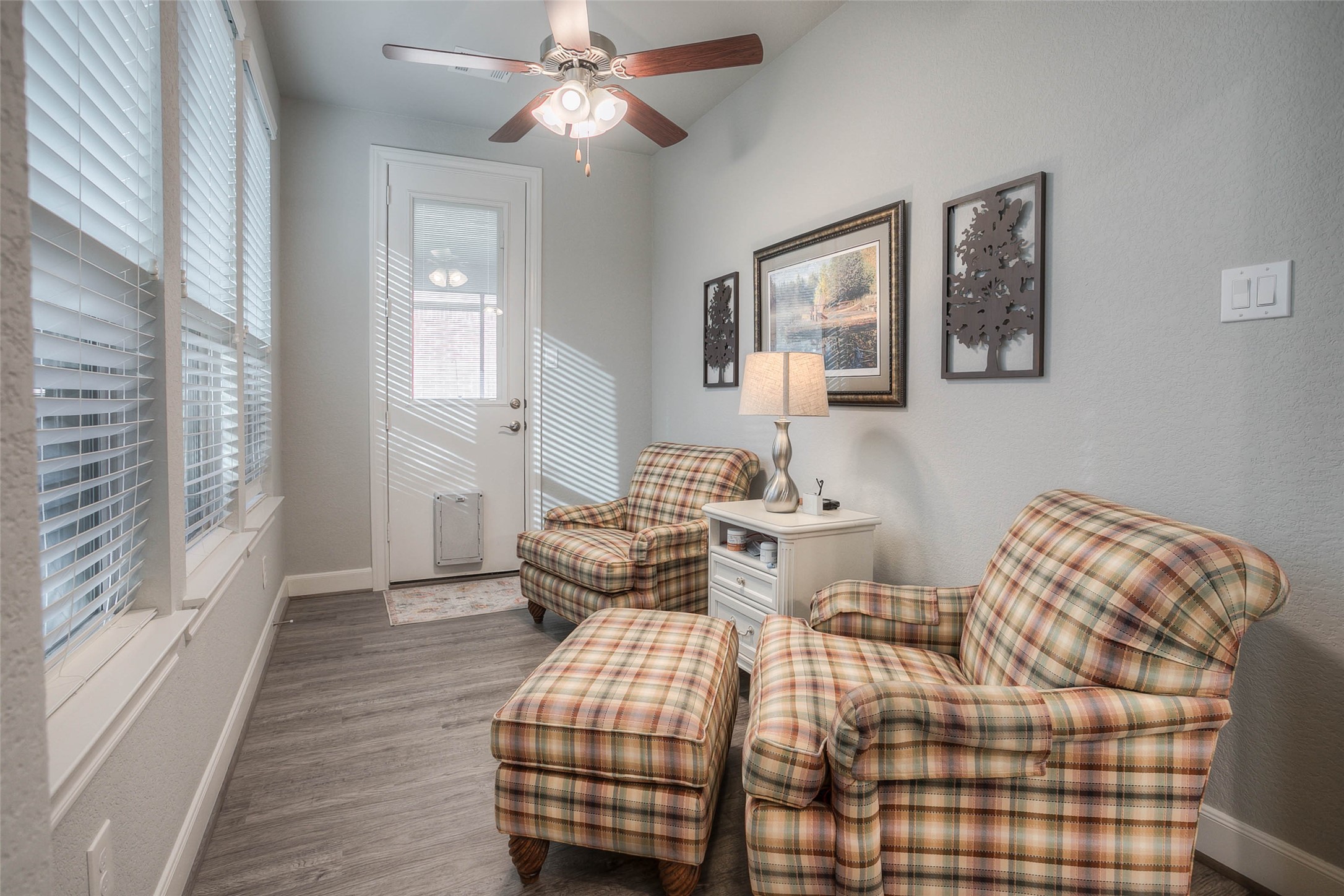 5757 Lakeside Villas Court Conroe, TX 77304 - Photo 23 of 50 a living room with furniture and a window