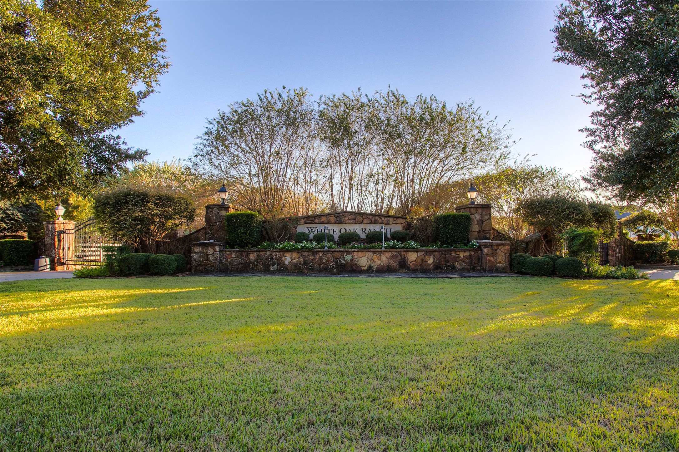 5757 Lakeside Villas Court Conroe, TX 77304 - Photo 44 of 50 a view of a tennis court