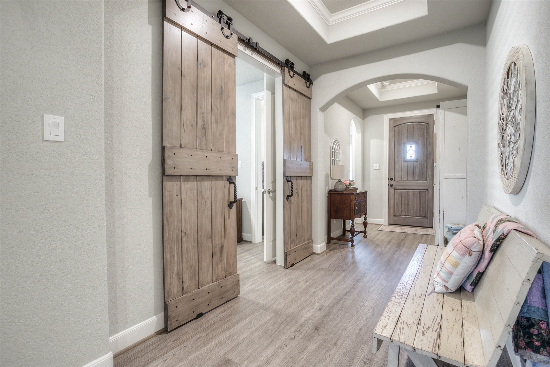 5757 Lakeside Villas Court Conroe, TX 77304 - Photo 9 of 50 a view of a livingroom with furniture and wooden floor