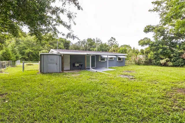 a view of a house with a backyard