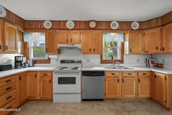 $844,000 | 108 Berkshire Drive, Williamstown, MA 01267