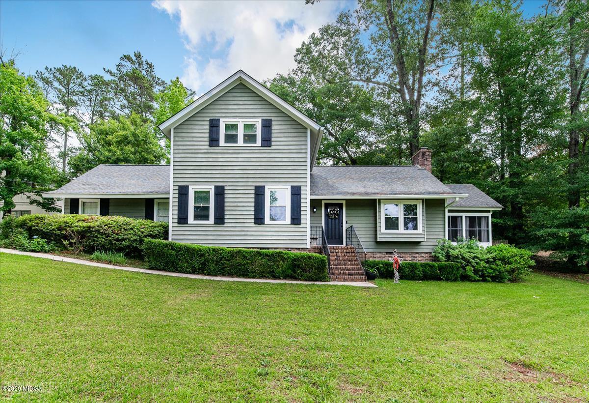 6431 Stapleton Road Macon, GA 31206 - Photo 3 of 29 a front view of a house with a garden