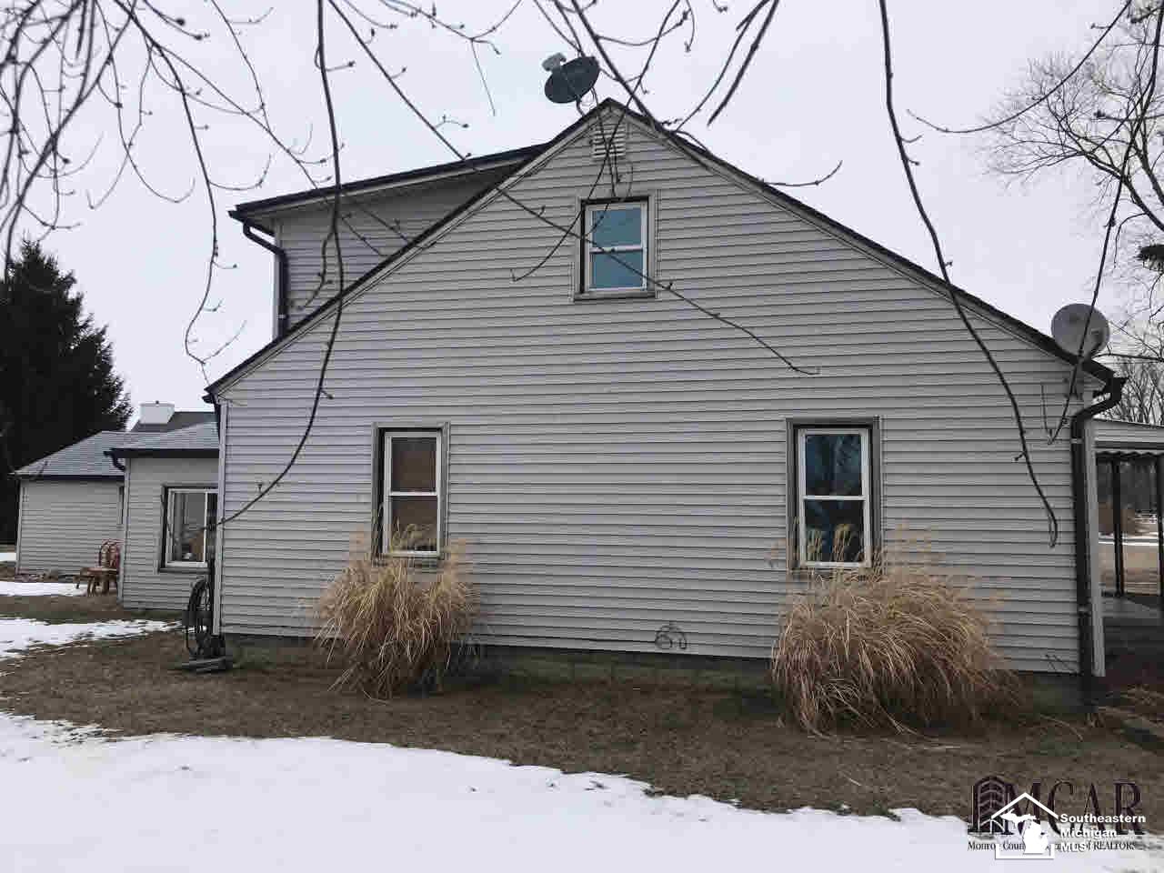 13014 Dixon Road Dundee, MI 48131 - Photo 3 of 20 21414932-2.JPG