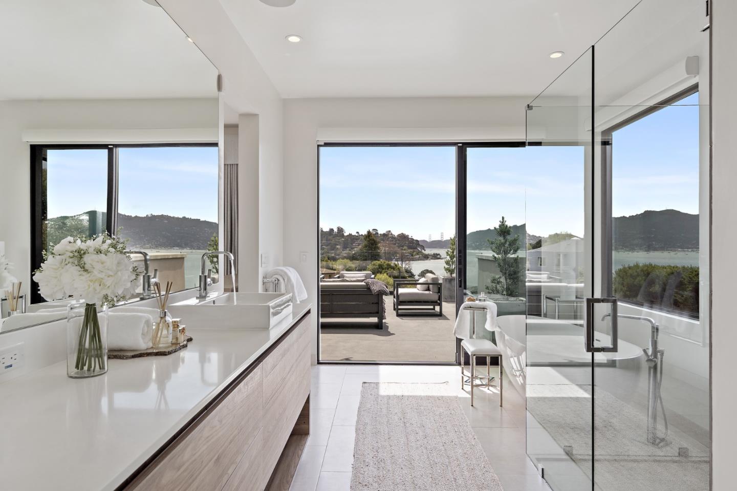 21 Gilmartin Drive Tiburon, CA 94920 - Photo 31 of 82 a living room with furniture