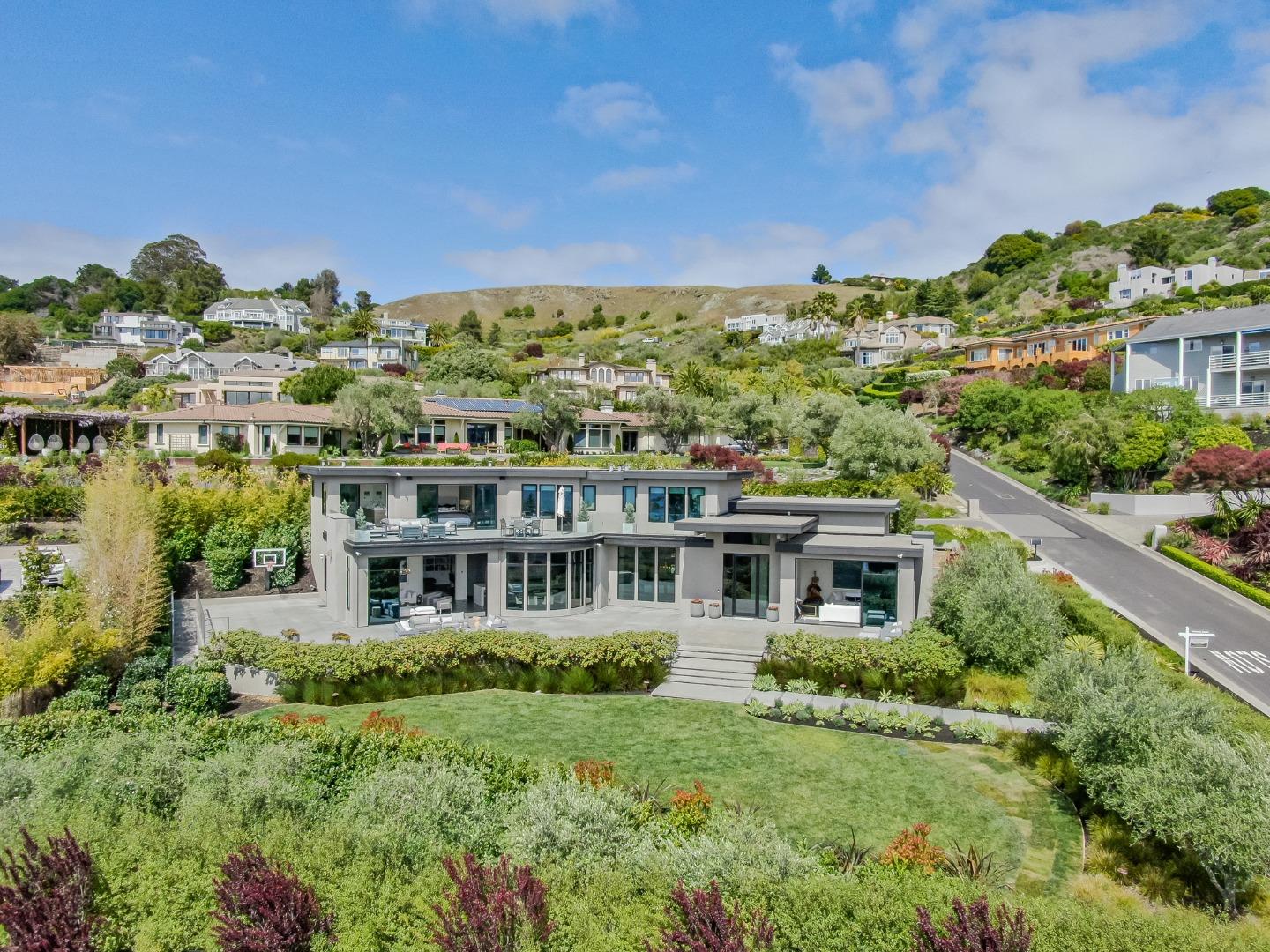 21 Gilmartin Drive Tiburon, CA 94920 - Photo 7 of 82 a view of a big yard and large trees
