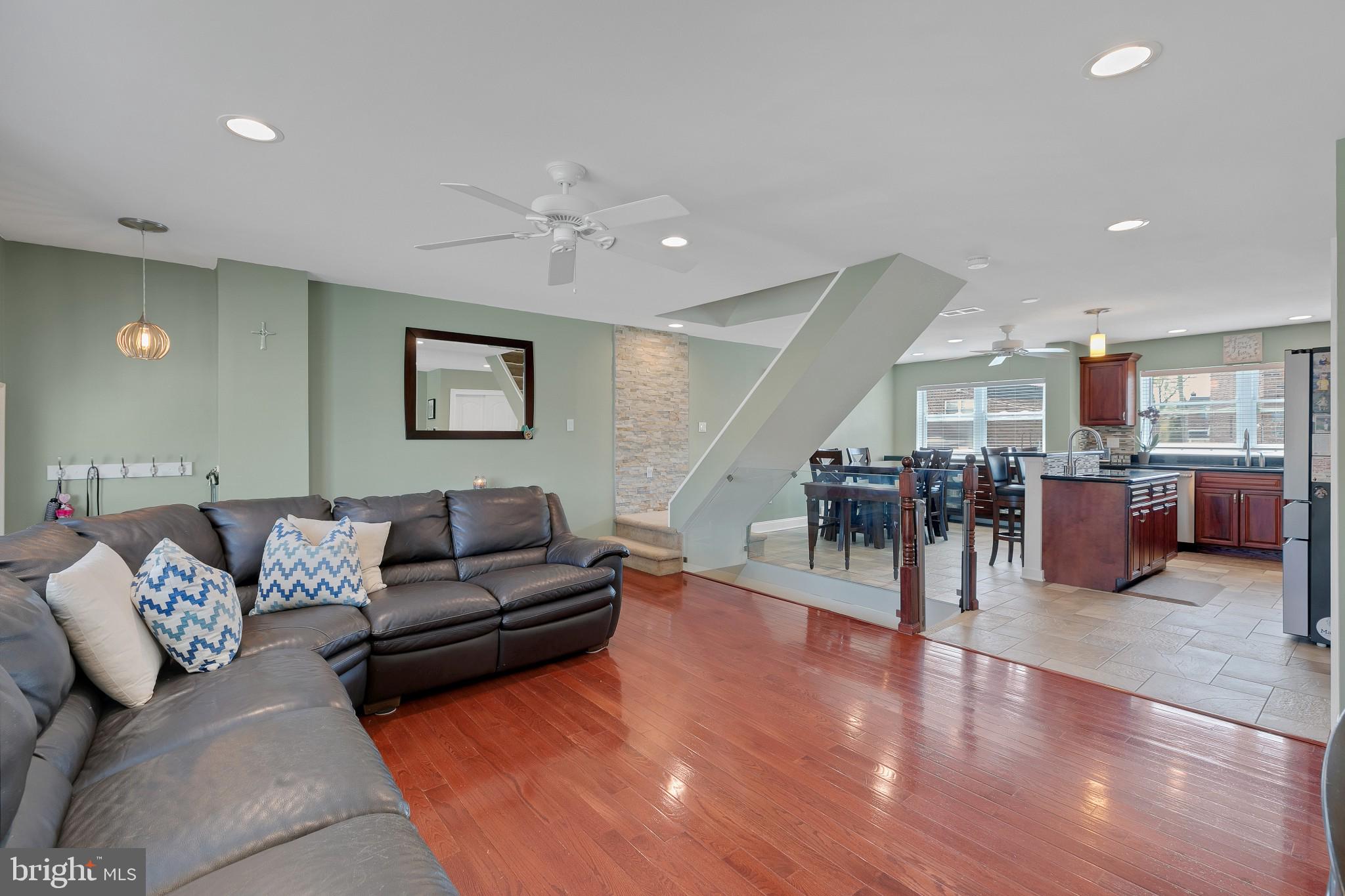 12715 Elnora Road Philadelphia, PA 19154 - Photo 3 of 27 Gallery Image 3