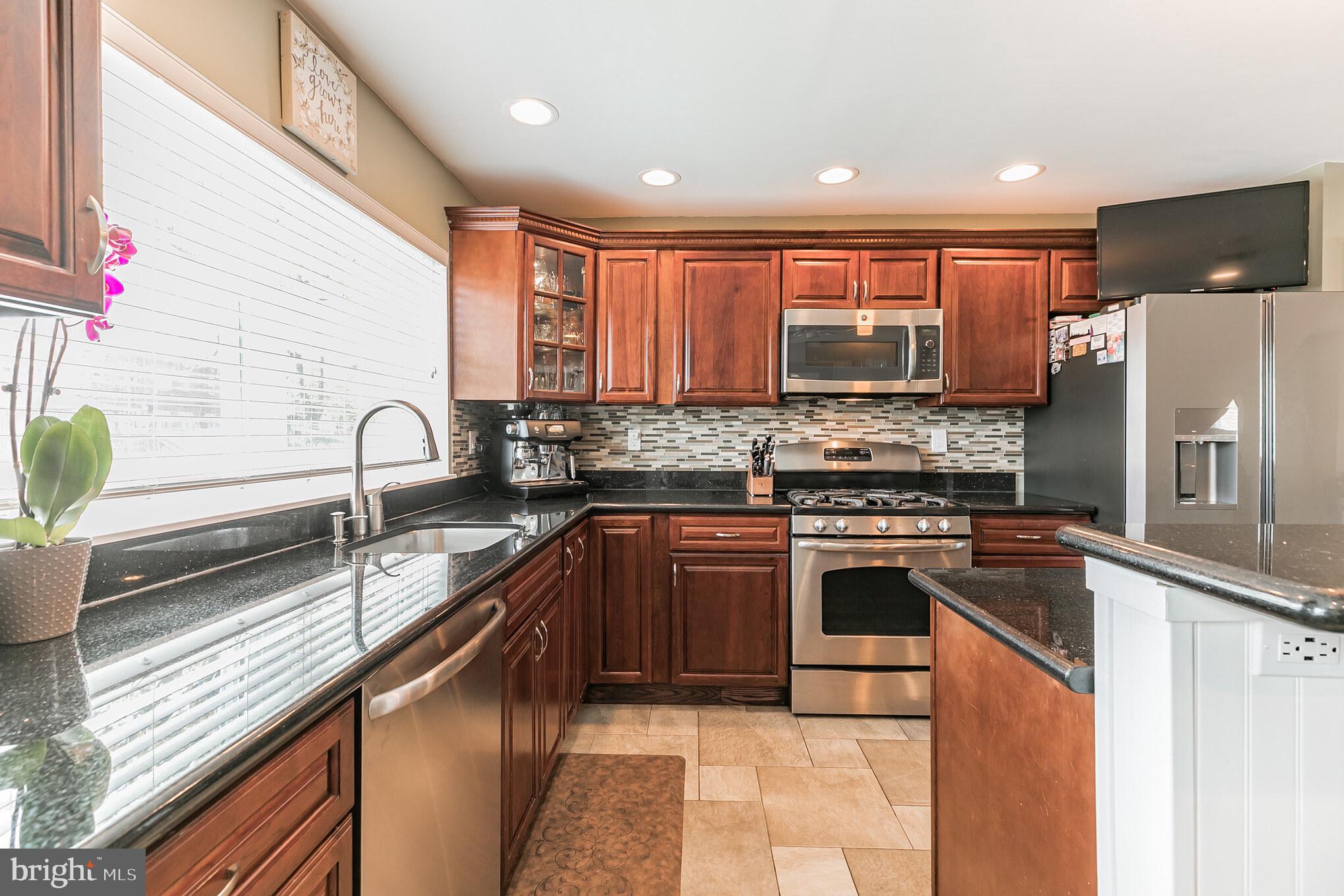 12715 Elnora Road Philadelphia, PA 19154 - Photo 5 of 27 Gallery Image 5