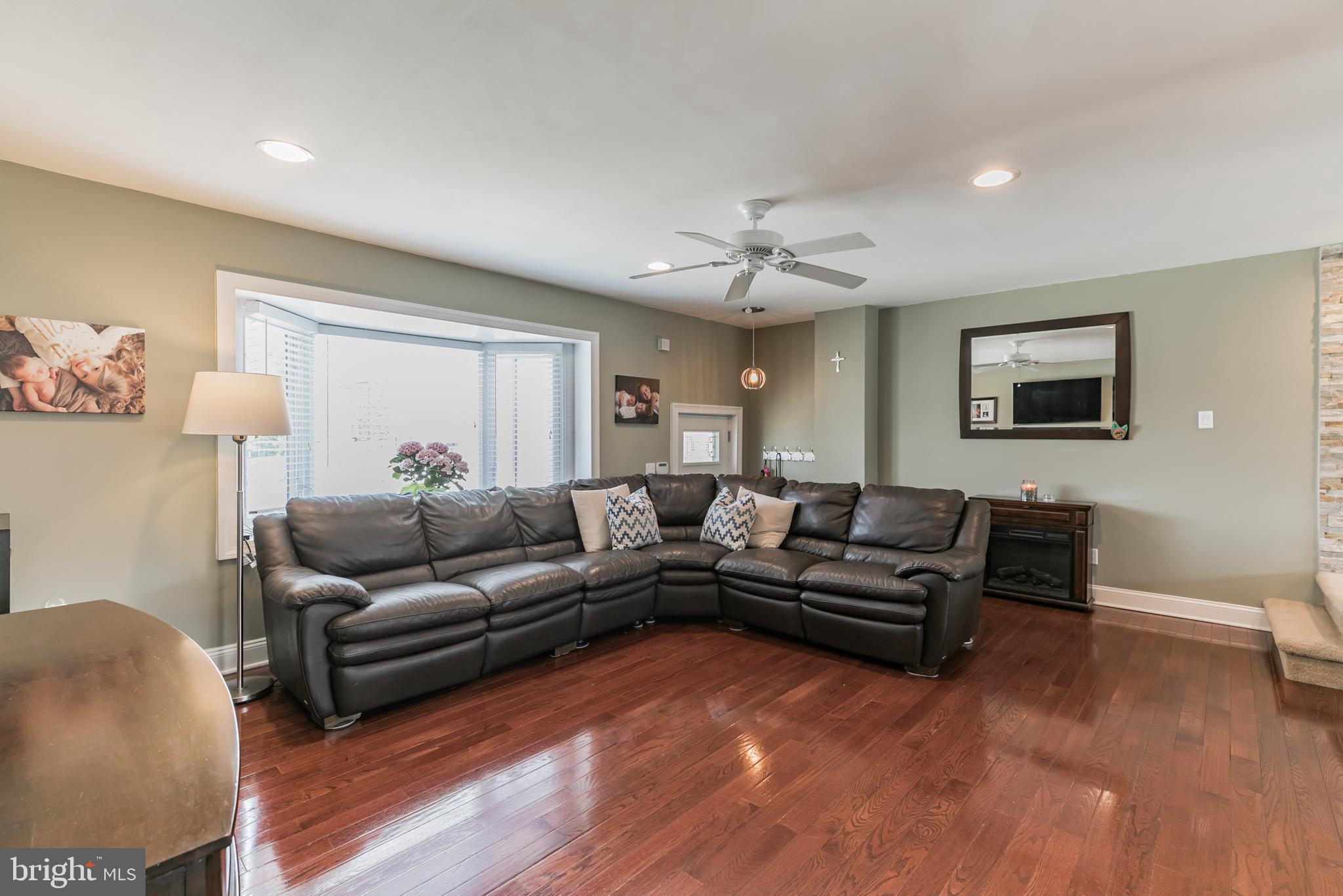 12715 Elnora Road Philadelphia, PA 19154 - Photo 7 of 27 Gallery Image 7