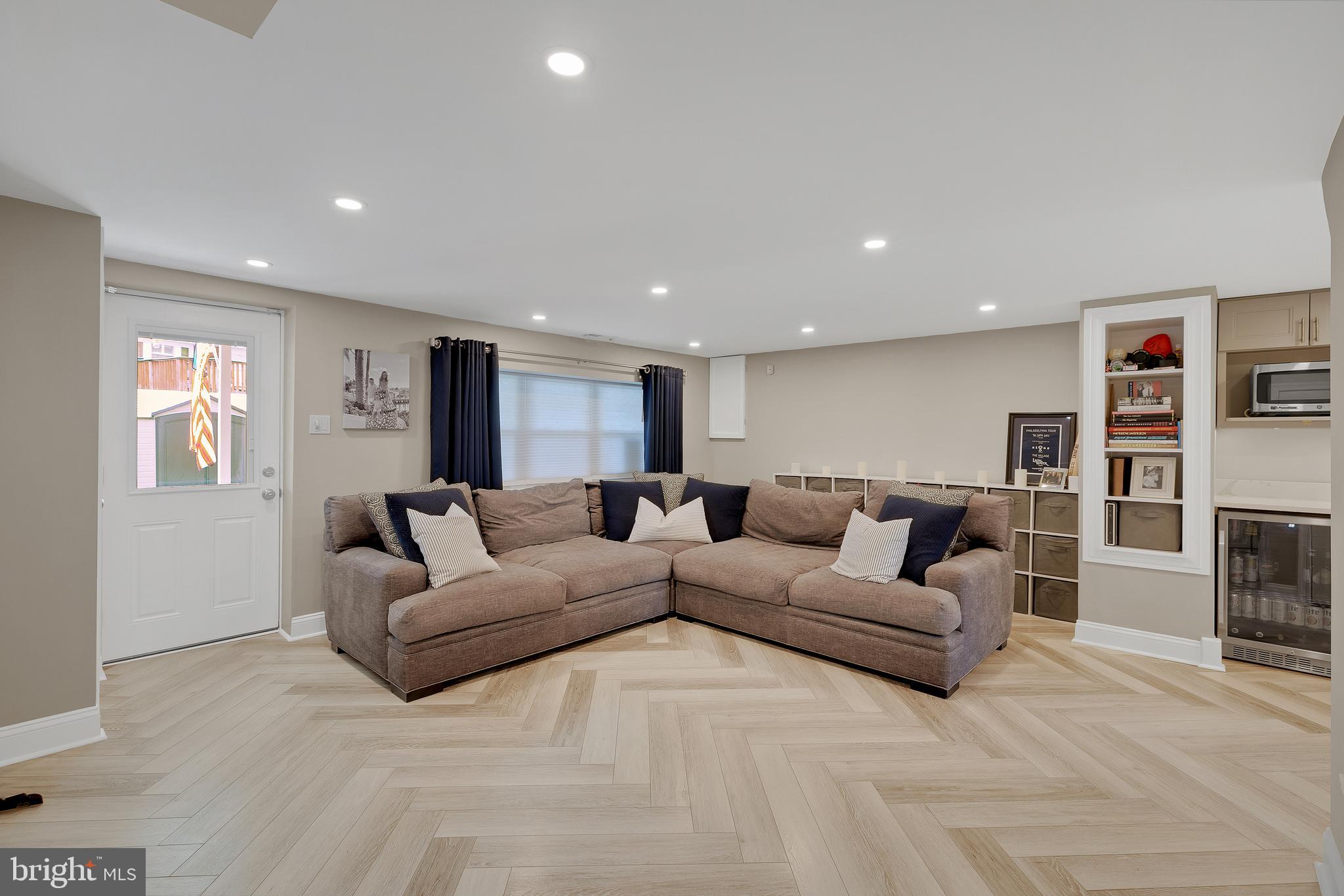 12715 Elnora Road Philadelphia, PA 19154 - Photo 9 of 27 Gallery Image 9