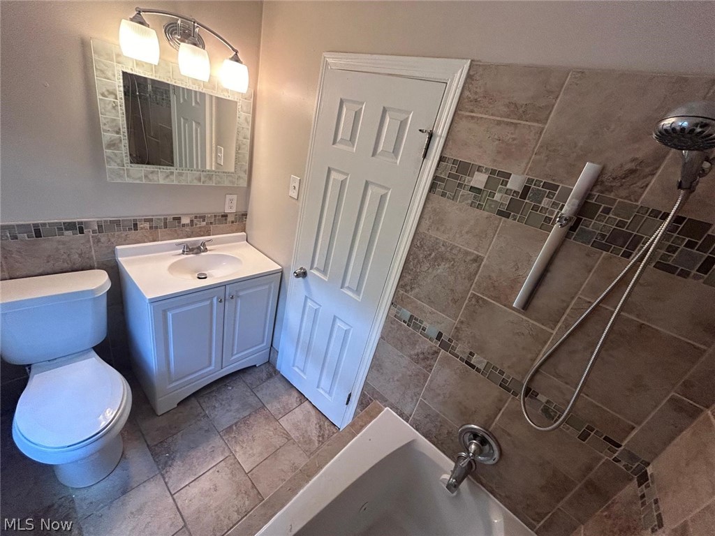 20825 Farnsleigh Road Shaker Heights, OH 44122 - Photo 14 of 19