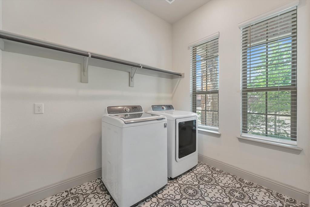 3208 Heathrow Road Mesquite, TX 75181 - Photo 9 of 21 a utility room with dryer and washer