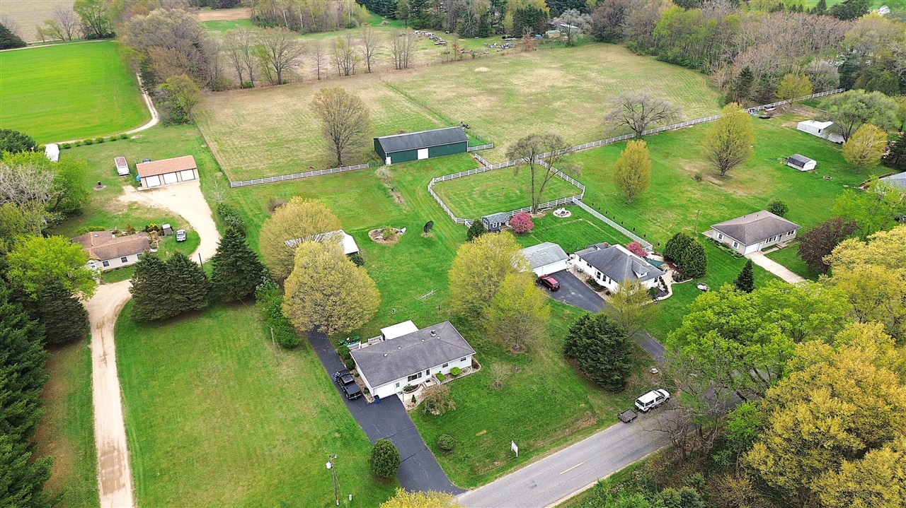 1155 South Bainbridge Center Road Benton Harbor, MI 49022 - Photo 4 of 47