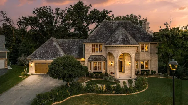 $874,900 | 5480 Maple Ridge Court, Minnetonka, MN 55343