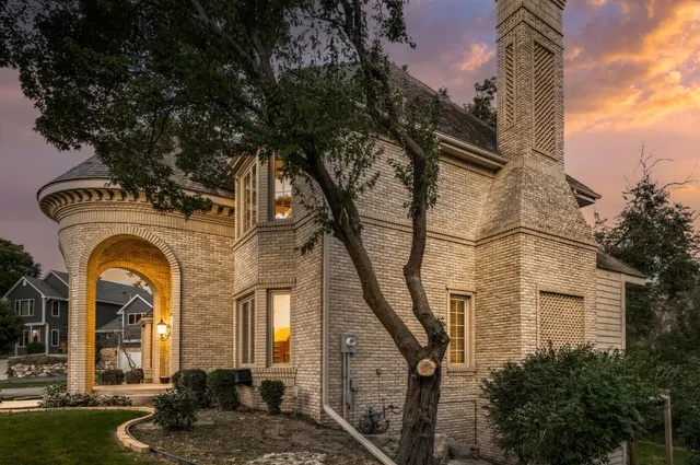 $874,900 | 5480 Maple Ridge Court, Minnetonka, MN 55343