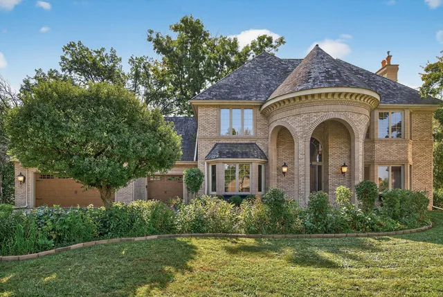 $874,900 | 5480 Maple Ridge Court, Minnetonka, MN 55343