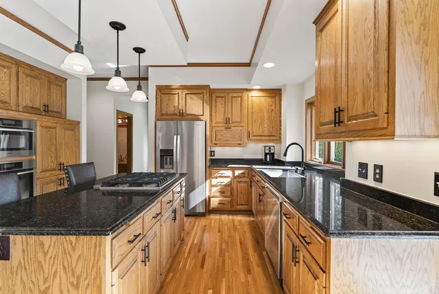 $874,900 | 5480 Maple Ridge Court, Minnetonka, MN 55343