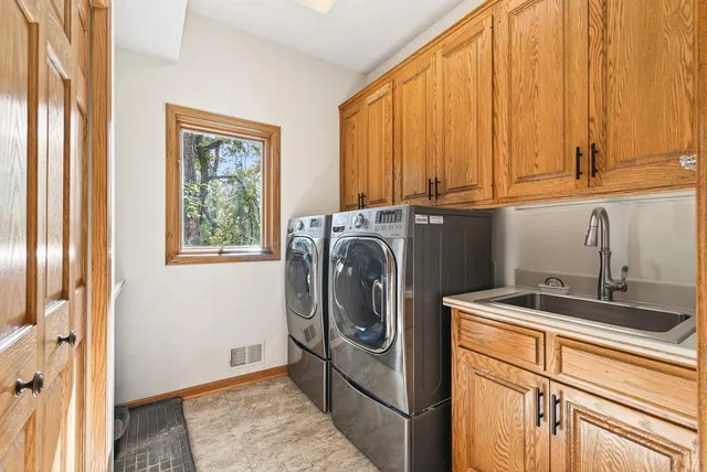 $874,900 | 5480 Maple Ridge Court, Minnetonka, MN 55343