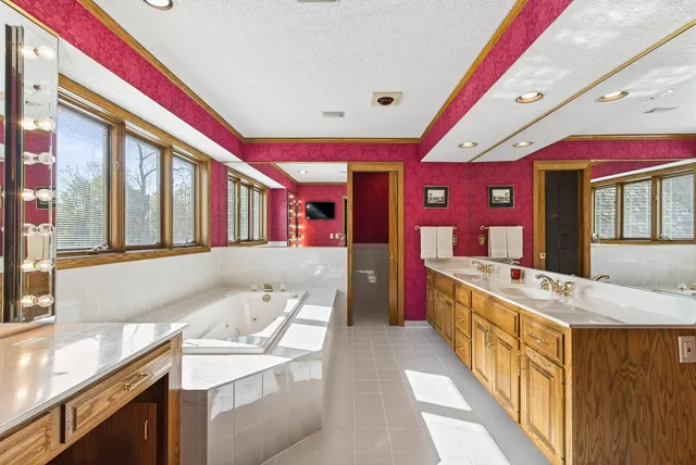 $874,900 | 5480 Maple Ridge Court, Minnetonka, MN 55343